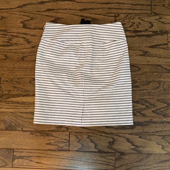 Petite White Polka Dot LOFT Skirt 0P - Picture 4 of 4